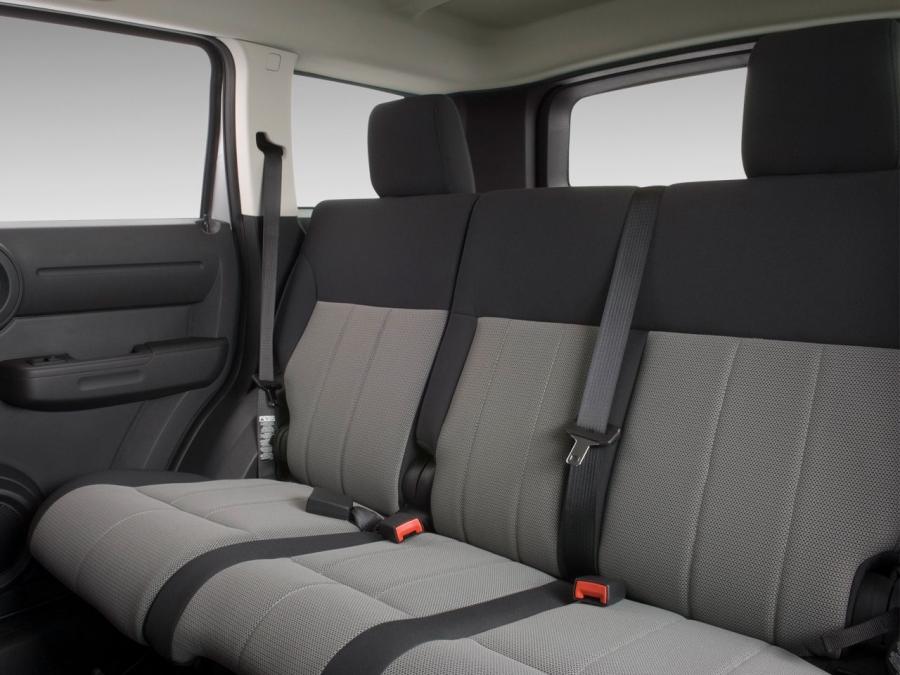  Dodge Nitro 2006 года  (фото 17 из 30)